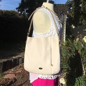 COACH SHOULDER BAG OR CROSSBODY PEBBLE LEATHER